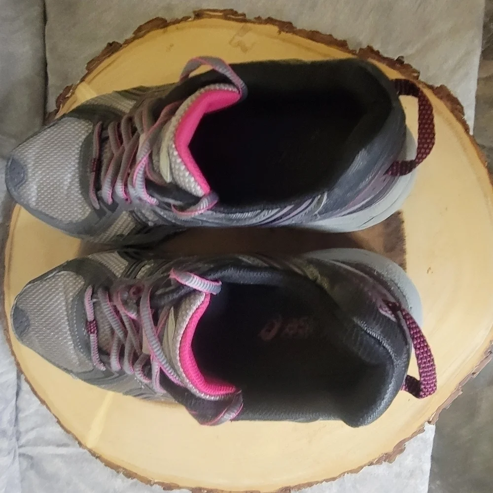 Asics Gel Venture  women's size 7.5 running, walking,training, comfortable. - Picture 8 of 9